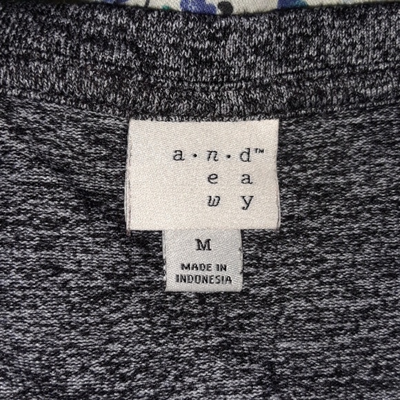 A. NEW. DAY gray sweater size Medium - Picture 4 of 4